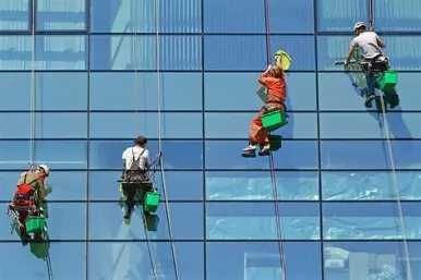 Fasad-oyna yuvish.  Мойка окон и фасадов