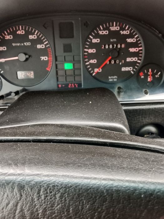 Audi B 3 1991 вишневый