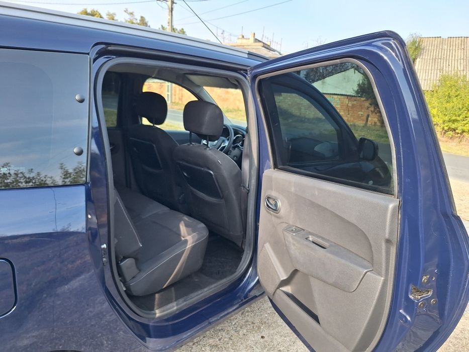 Vând Dacia Lodgy
