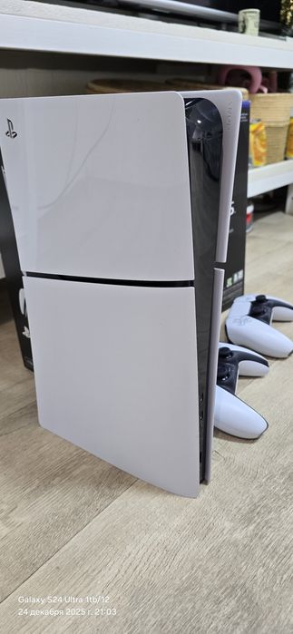 Ps5 новая,два геймпада.