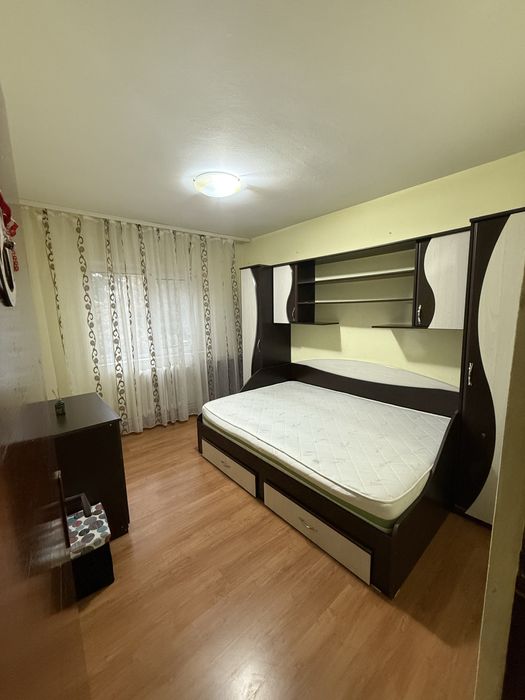 Vând apartament 3 Camere Decomandat NEGOCIABIL