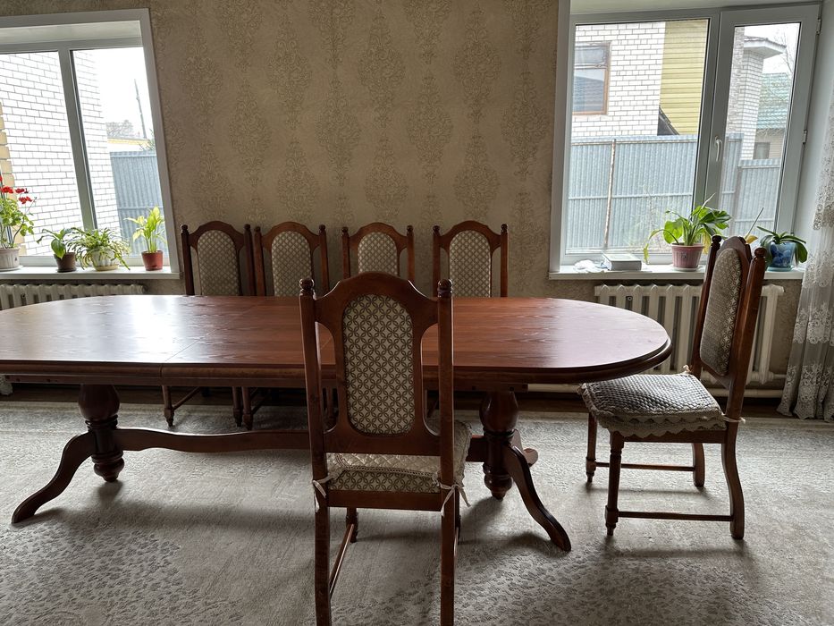 Продам стол без стульев