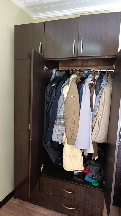 Шкаф для одежды с полками