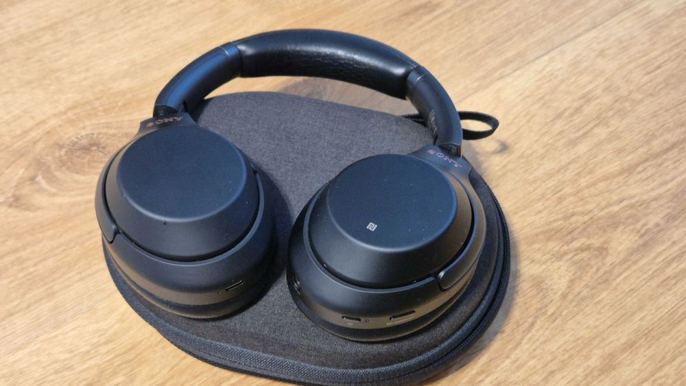 Vand casti Sony WH-1000XM3