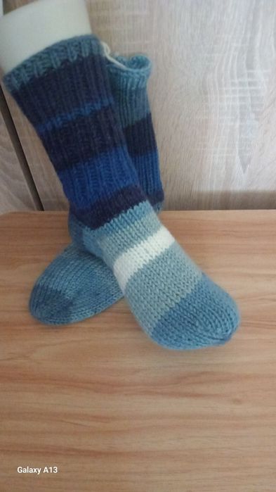 Предлагам ръчноплетени чорапи и терлици