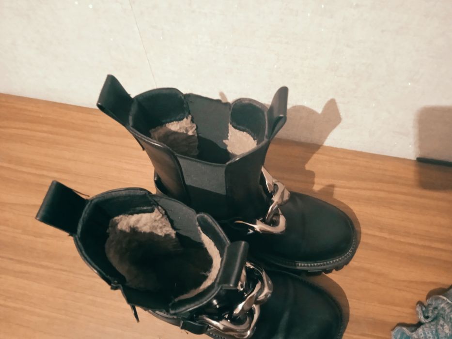 Продам зимние сапоги Челси