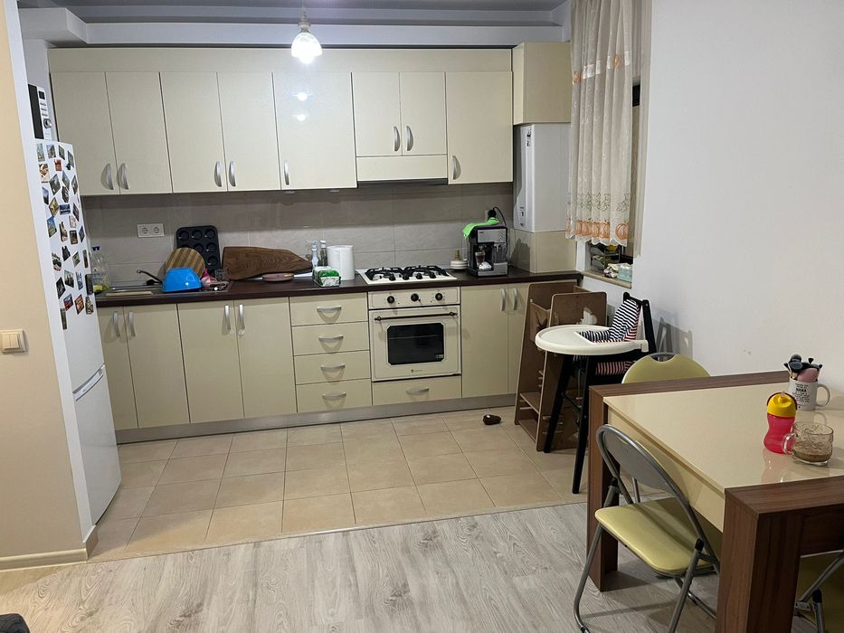 Închiriez apartament 2 camere Green Hills