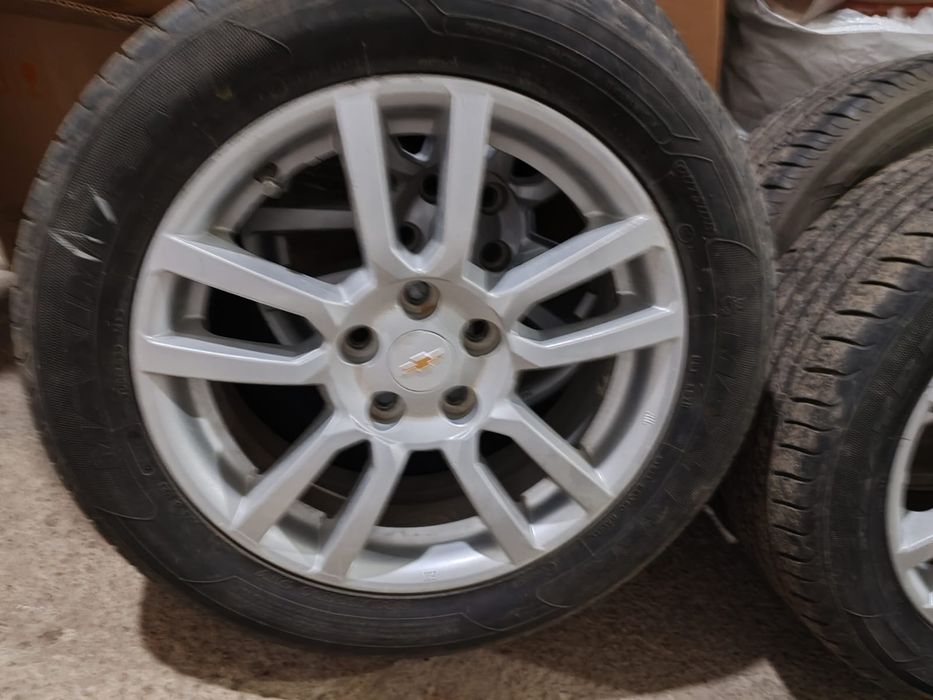 Продам диски оригинал с резиной от АВЕО