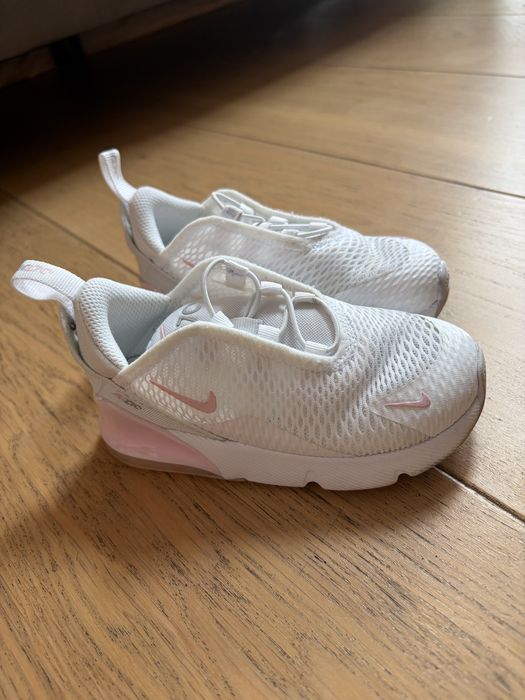 Adidasi Nike marimea 26