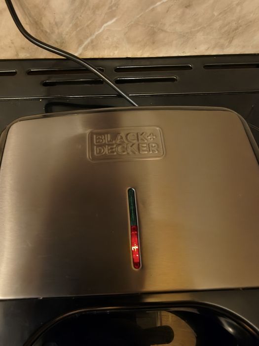 Продавам нов  уред за сандвичи  Black & Decker