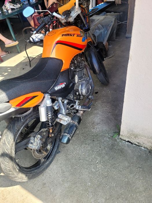 Vând motor înmatriculat