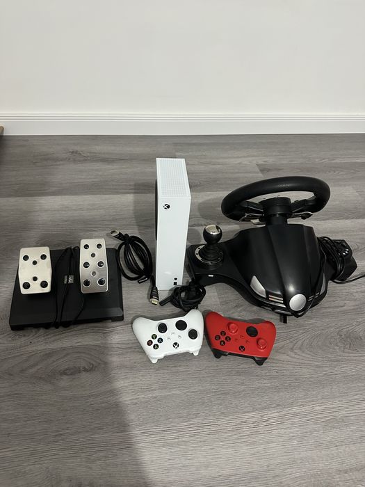 Vand x box S  1 TB cu doua manete originale cu volan gaiming nou cu garantie un an