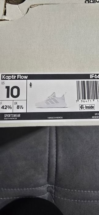 Кроссовки  белые от Адидас.