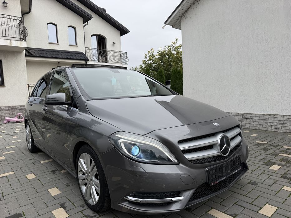 Mercedes-Benz B 180