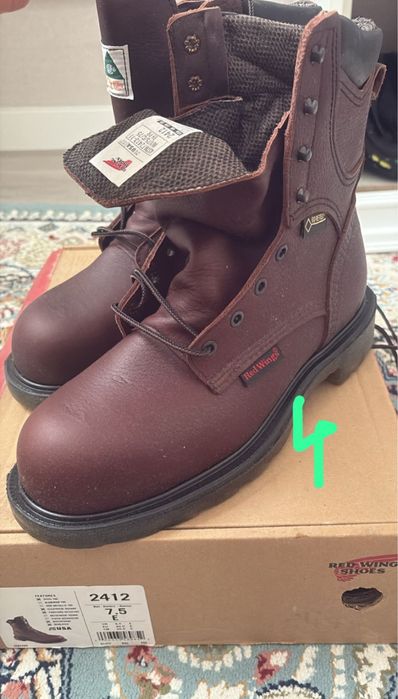 Продается спец ботинки