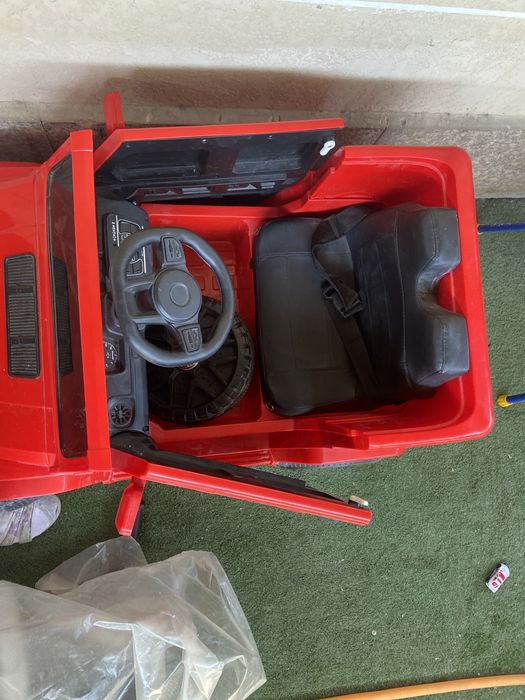 Продам электромобиль детский