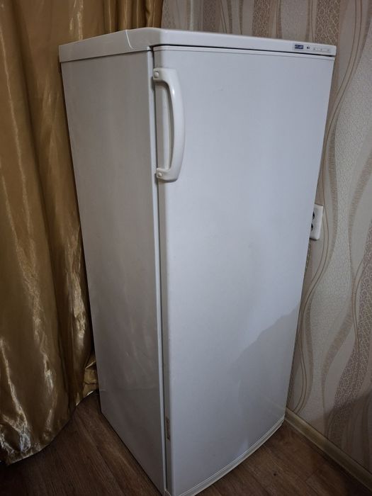 Продам морозильную камеру