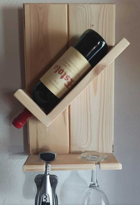 Етажерки за вино от дърво ръчна изработка