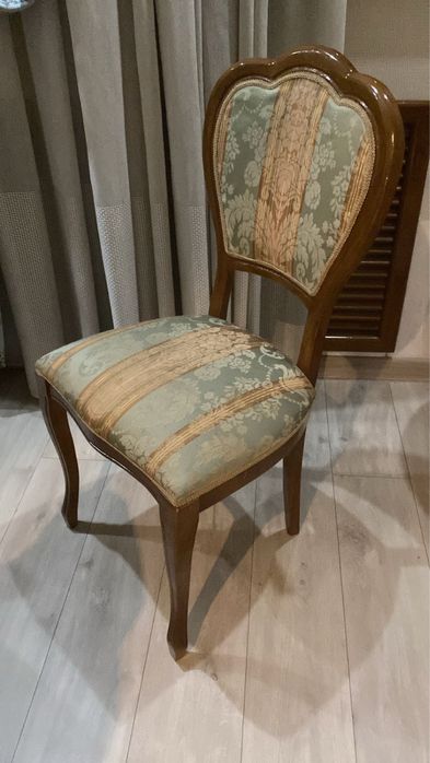 Стулья классические, 8 штук, хорошее состояние