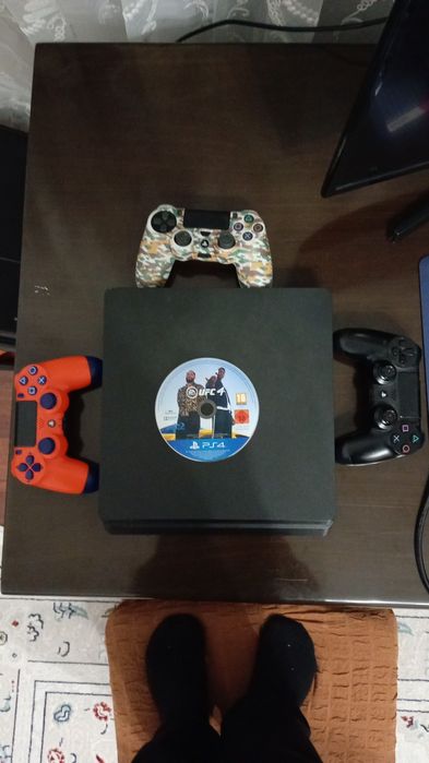 Playstation 4 slim