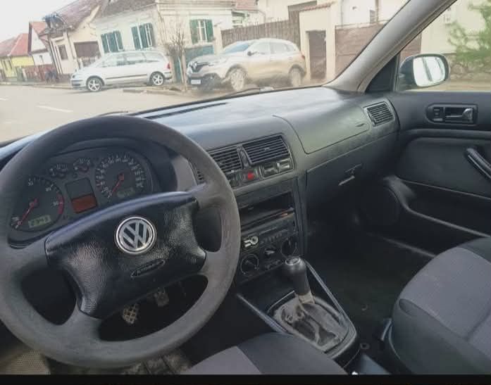 Vand golf 4 1.9 disel 101 cai itp si asigurare valabile an 2003