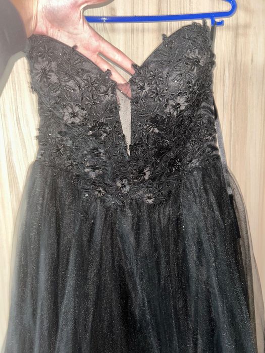 Черна бална рокля