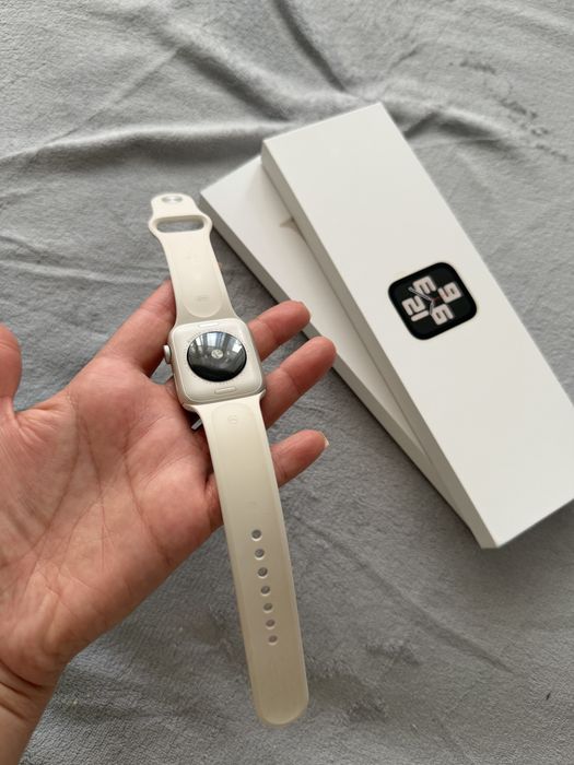 Продам Apple Watch SE, M/L 40 мм