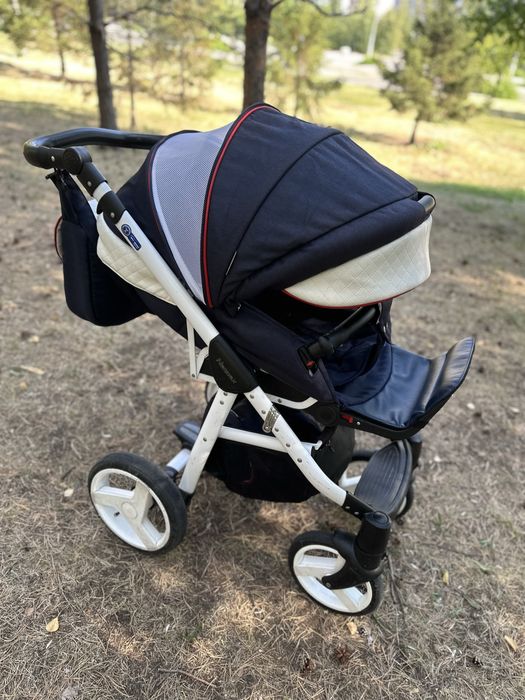 Продам коляску 3 в 1