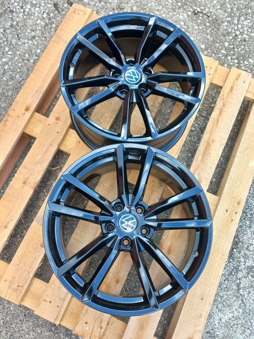 18"Vw Poteria 5x112 Piano Black 8j et45 Golf Passat Tiguan Jetta Touran Чисто Нови.
Poteria Piano Black.