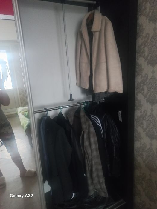 Продам шкаф,столик пуфик