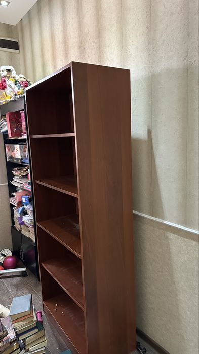 Продается книжный шкаф