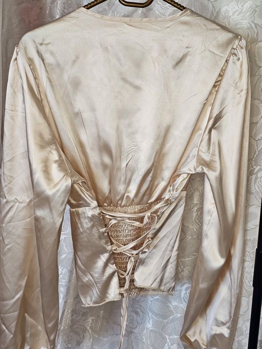 Сатенена блуза с Регулируем гръб