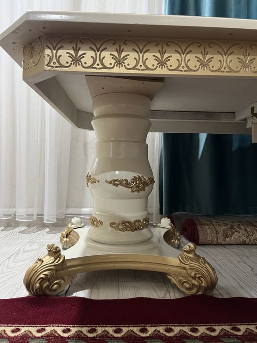 Гостинный стол сатылады