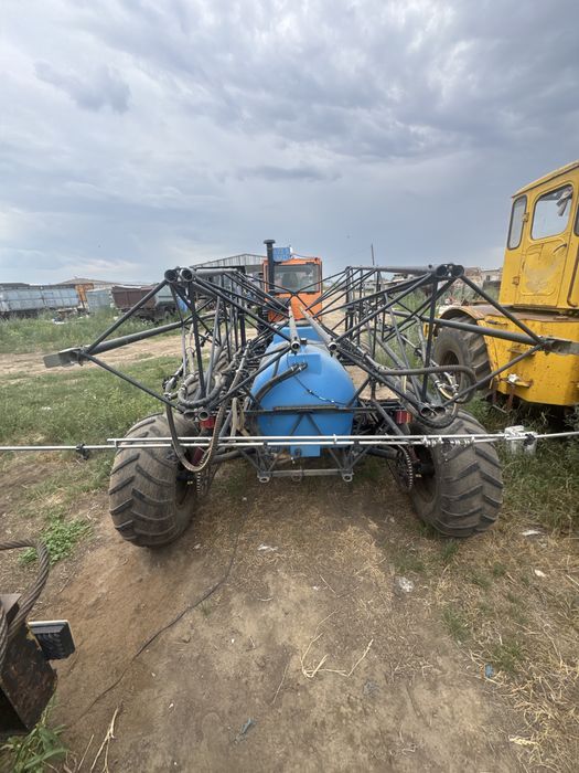 Продам опрыскиватель самоходный