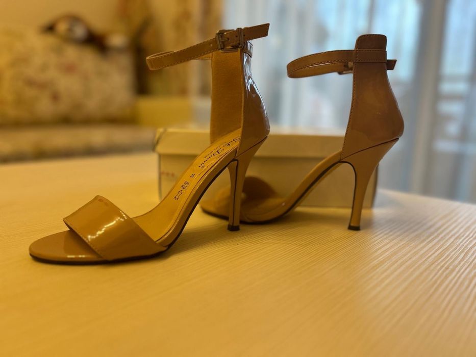 Sandale nude, lac, elegante, marimea 39, toc 10 cm