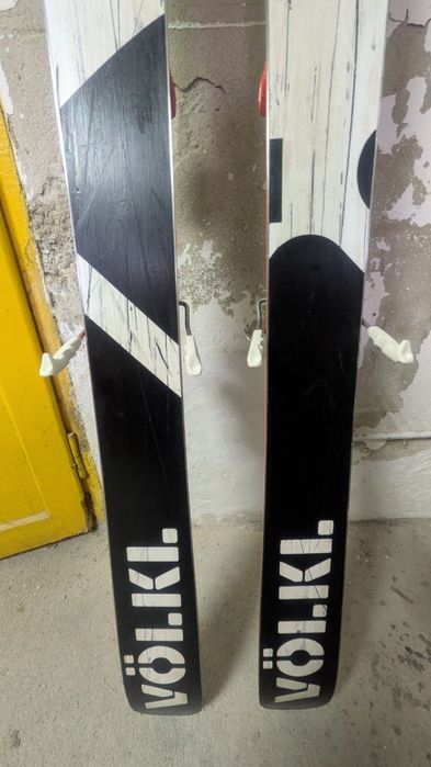 Ski Freeride Volkl Shiro 2013, 153 cm, legaturi tura, foci aproape noi