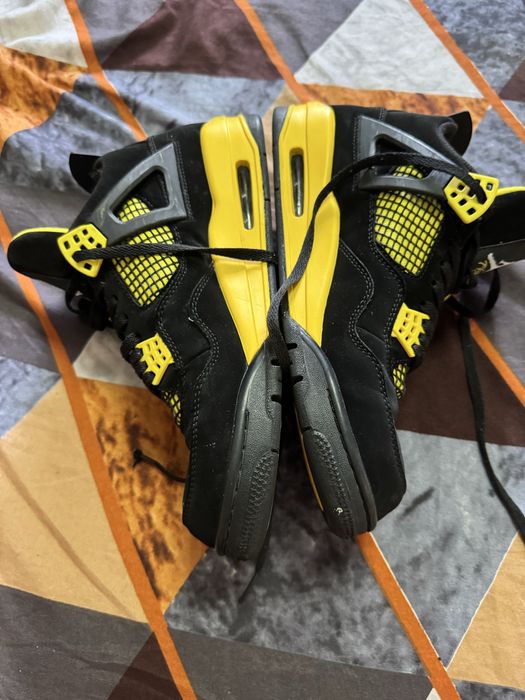 Air Jordan 4 Retro “Thunder”