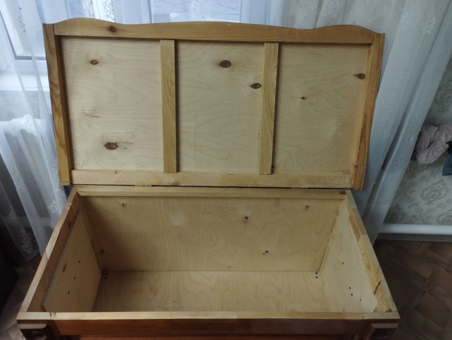 Сундук деревянный