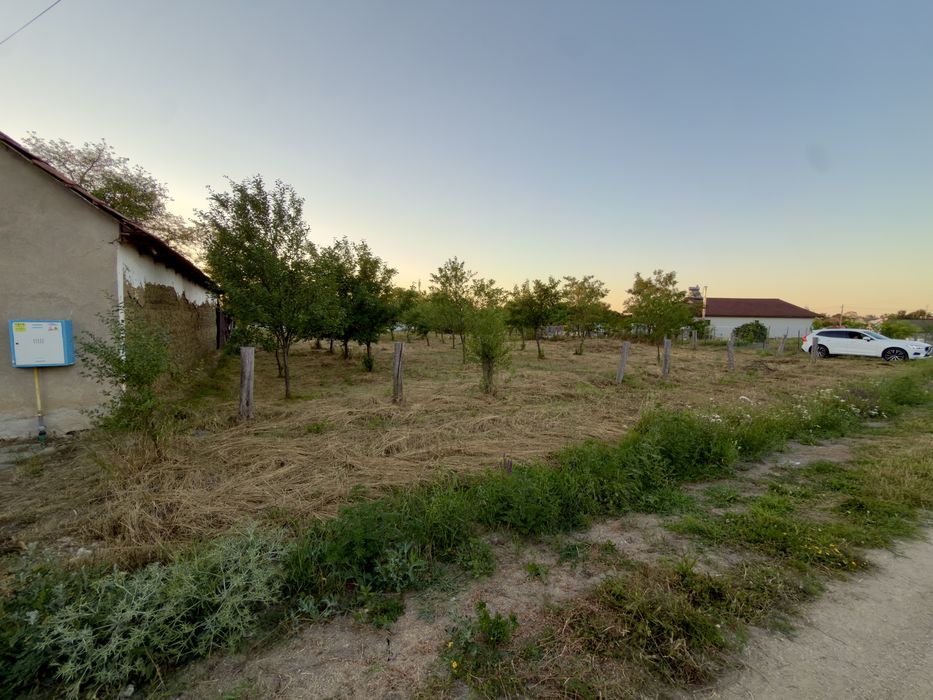 Teren Intravilan - Vărșand 1422 mp  Poziționare pe colț, utilități complete la stradă