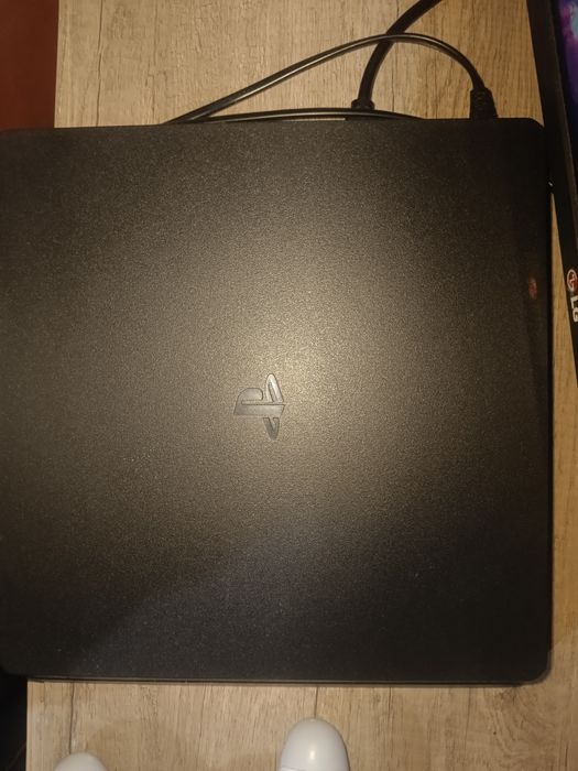 Play Station 4 slim 1TB