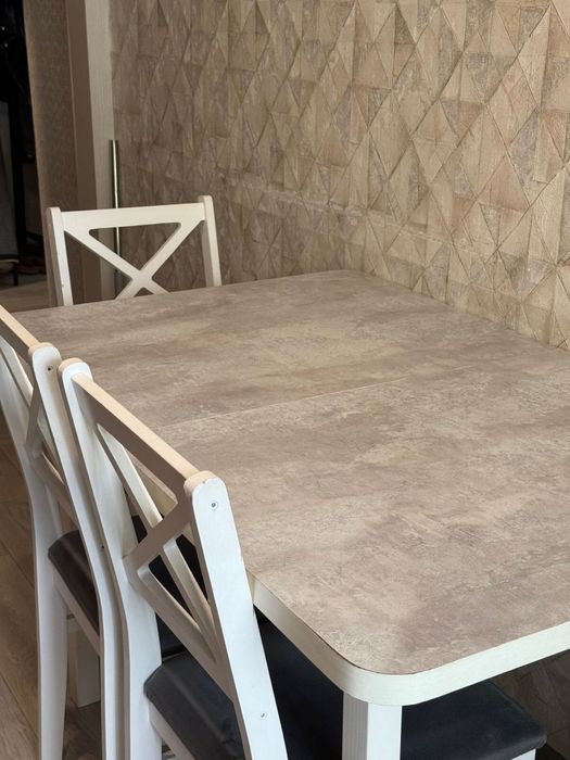 Стол со стульями