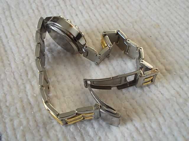 Красив дамски часовник Peugeot