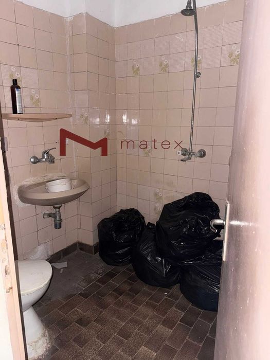 Тристаен зад ВИНС ТОП ЛОКАЦИЯ - Траян Кателиев