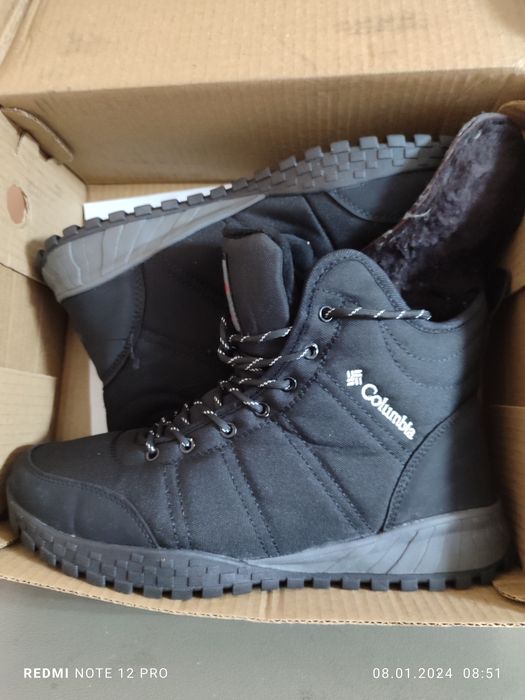 Продаю кроссовки зимние