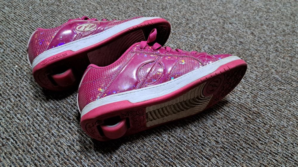 Роликовые кроссовки Heelys