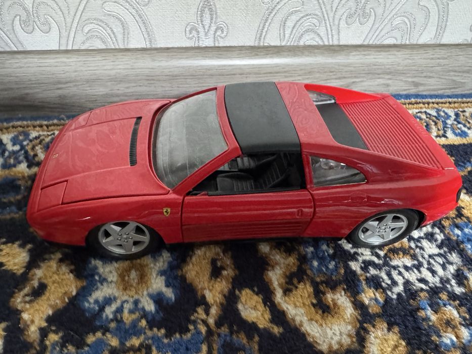 Продам модель Ferrari