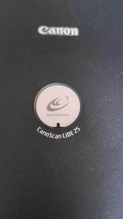 Продавам работещ скенер Canon Lide 25