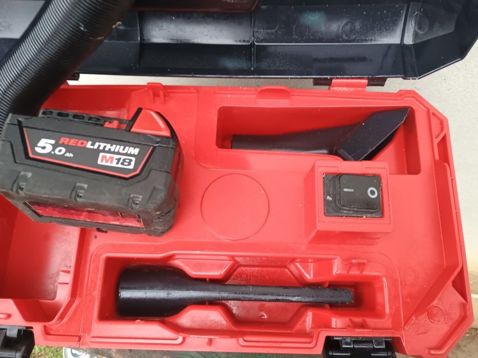 Aspirator milwaukee vc2 + baterie 5 amperi