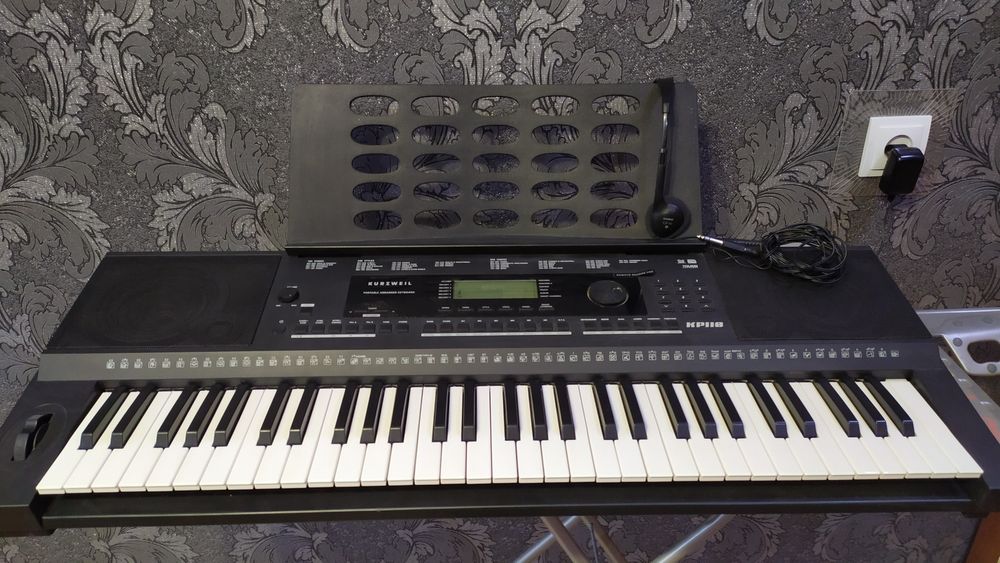 Синтезатор Kurzweil KP110. есть каспи Ред