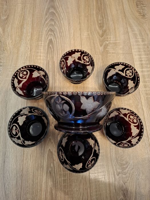 Vând castron cu boluri de ARCOPL.